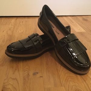 BLACK PATENT LEATHER LOAFER - CLARKS SZ 10